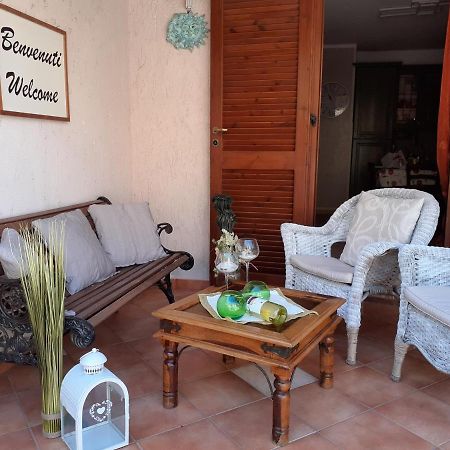 Bilocale centrale con veranda a pochi metri dalla spiaggia Castelsardo Esterno foto