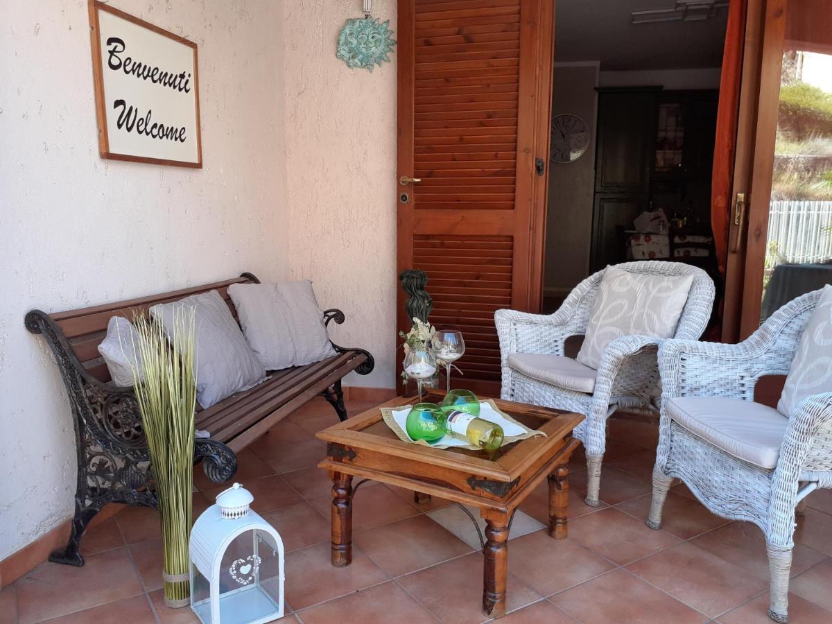 Bilocale centrale con veranda a pochi metri dalla spiaggia Castelsardo Esterno foto