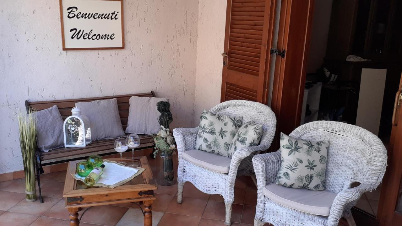 Bilocale centrale con veranda a pochi metri dalla spiaggia Castelsardo Esterno foto
