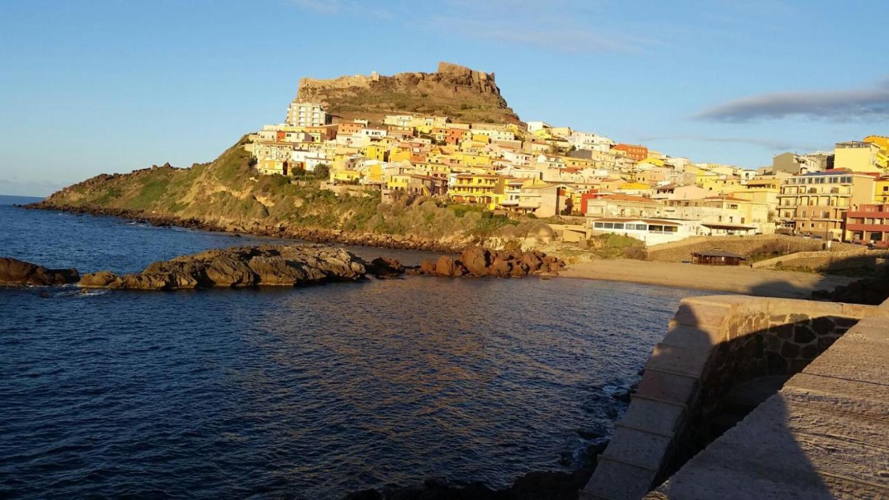 Bilocale centrale con veranda a pochi metri dalla spiaggia Castelsardo Esterno foto