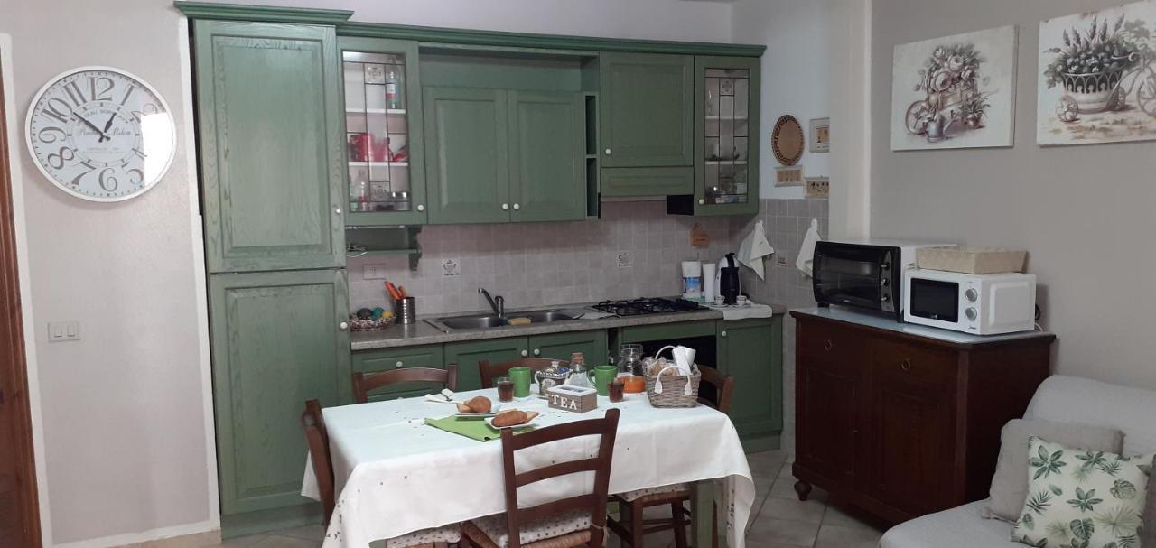 Bilocale centrale con veranda a pochi metri dalla spiaggia Castelsardo Esterno foto