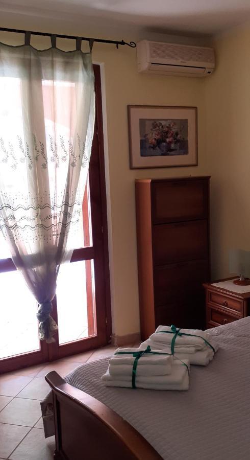Bilocale centrale con veranda a pochi metri dalla spiaggia Castelsardo Esterno foto