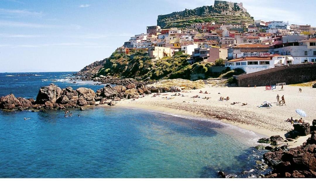 Bilocale centrale con veranda a pochi metri dalla spiaggia Castelsardo Esterno foto