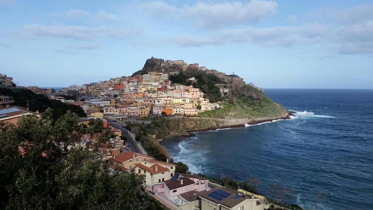 Bilocale centrale con veranda a pochi metri dalla spiaggia Castelsardo Esterno foto